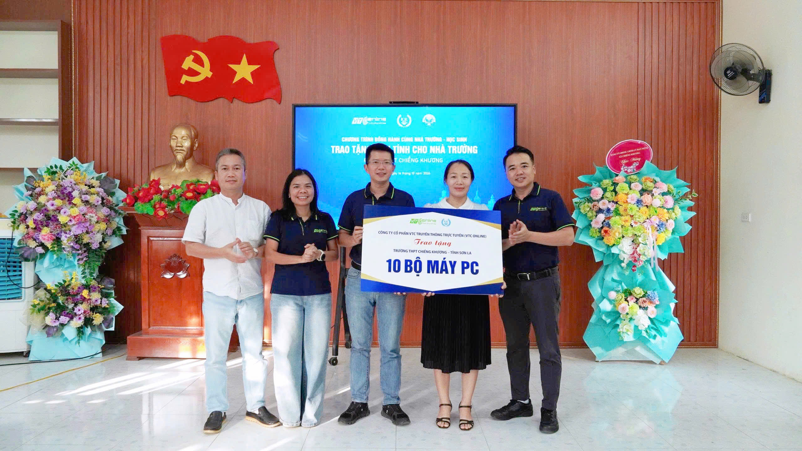 VTC Online trao tặng máy tính, tiếp sức hành trình học tập của học sinh Sơn La